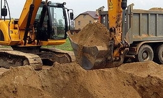 Выкопать яму экскаватором в Черняховске от 952 руб. - 2Землекопа-Чрх